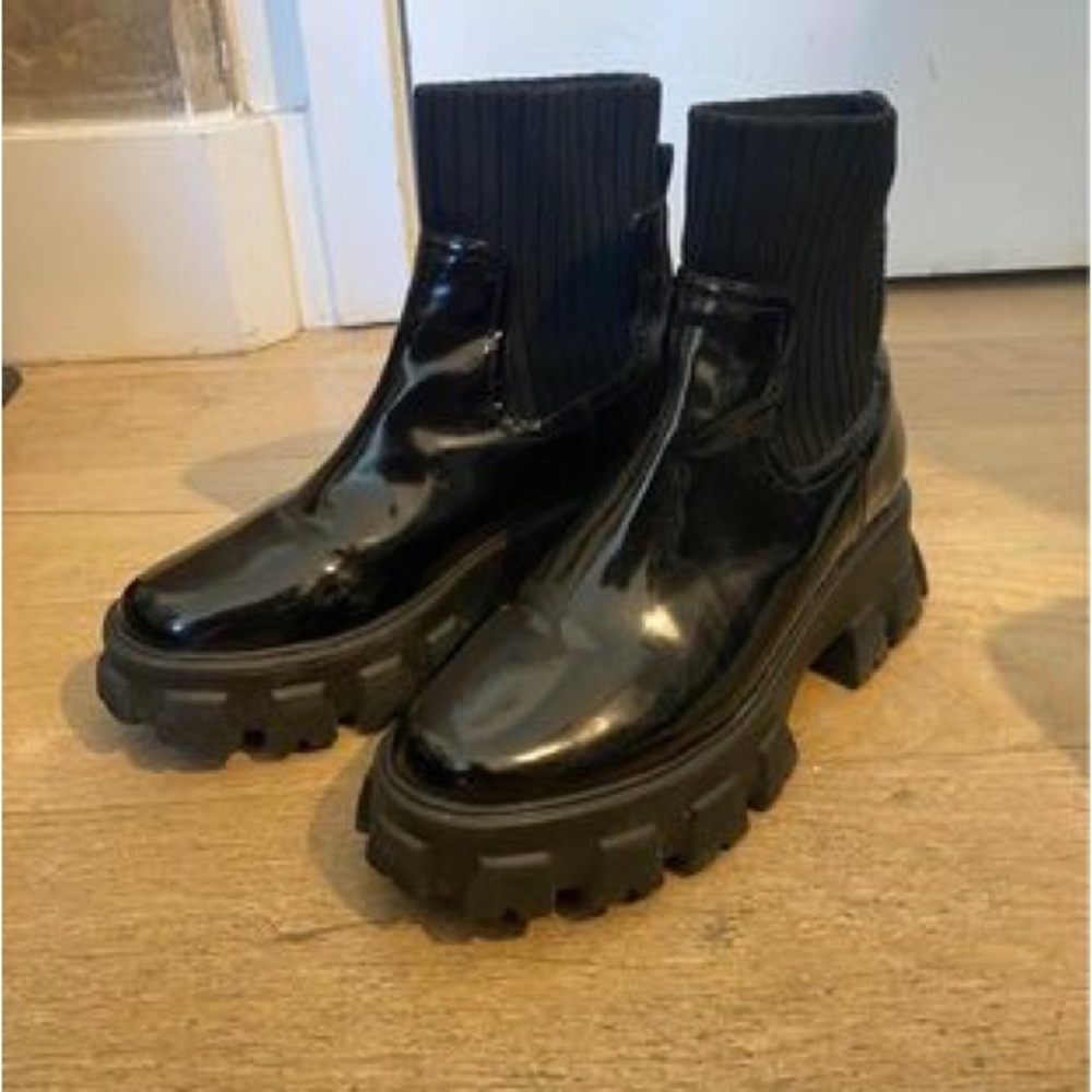 Black chunky boots, Princess Polly size 7.5
